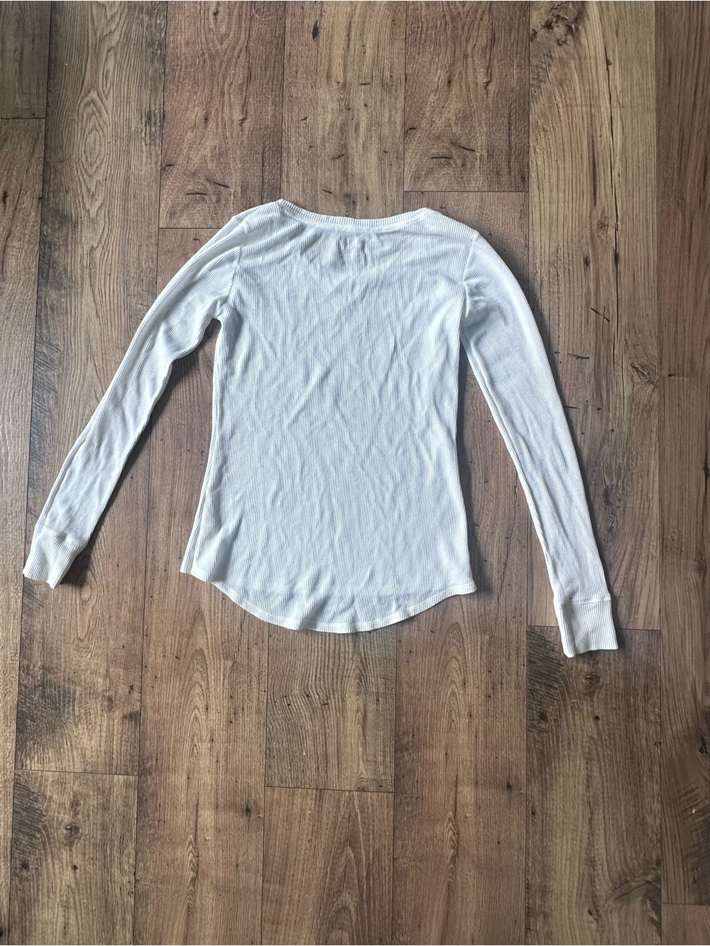 Arizona Jean Company White Long-Sleeve Scoop Neck Tee
